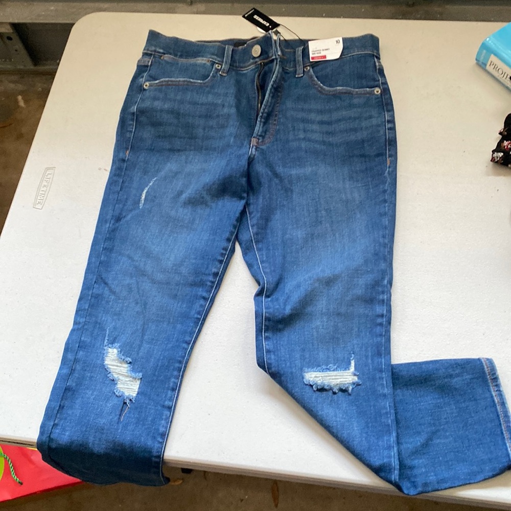 Size 10 new with tags Express cropped skinny mid rise stretch+ jeans